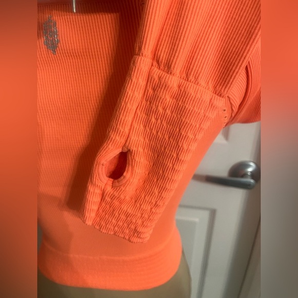 Free People FP Movement Cut It Out Long-Sleeve Size M/L - Picture 14 of 15